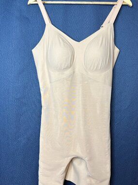 Honey Love Mid-Thigh Bodysuit, Size 1X Signature Shapewear No Wire Built in Bra